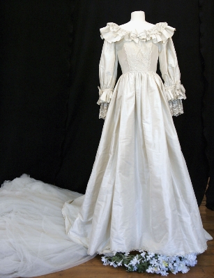 Сватбената рокля на принцеса Даяна