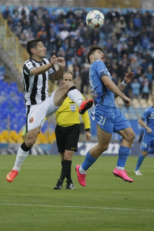 Baldovaliev battles for the ball Baldovaliev battles for the ball