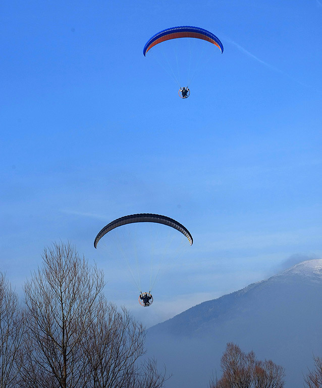От 16 до 23 януари 2014 г. 19 екипажа на топловъздушни балони и мотопарапланери от България, Украйна, Русия, Молдова, Латвия, Полша и Румъния ще извършат
демонстрационни полети и привързани издигания в района на Баня, Разлог и Банско.  Общата зона за излитане е определена в местността „Гладно поле”-
на 2 км на север-северозапад от гр. Банско, от западната страна на пътя Разлог–Банско.