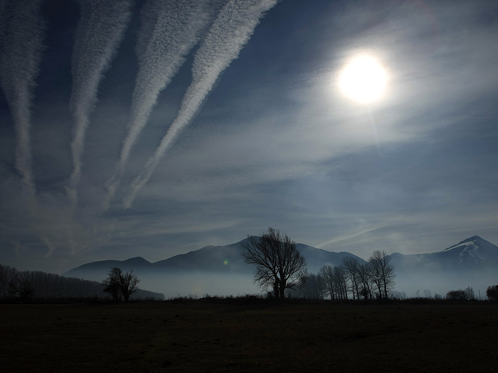От 16 до 23 януари 2014 г. 19 екипажа на топловъздушни балони и мотопарапланери от България, Украйна, Русия, Молдова, Латвия, Полша и Румъния ще извършат
демонстрационни полети и привързани издигания в района на Баня, Разлог и Банско.  Общата зона за излитане е определена в местността „Гладно поле”-
на 2 км на север-северозапад от гр. Банско, от западната страна на пътя Разлог–Банско.