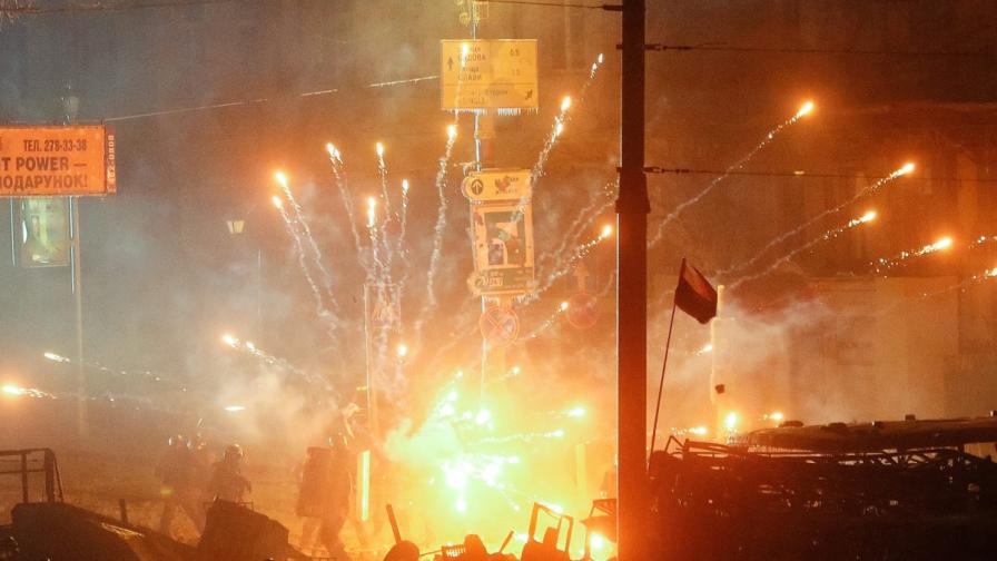 Над 100 пострадали на протеста в Киев