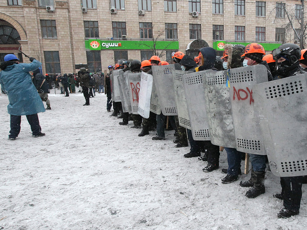 Вече има потвърдени жертви на сблъсъците между милицията и протестиращите в Киев