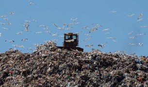 Екобомба се запали край Мадрид, евакуираха над 9000