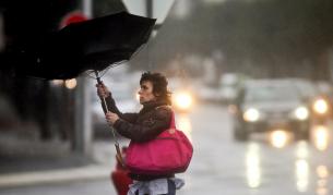 Заради силния вятър - села без ток и други щети