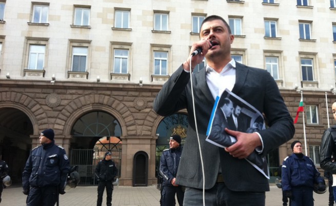 Бареков подкрепи Плевнелиев за референдума