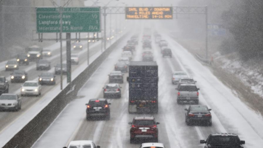 САЩ: Снежната буря взе жертви, въвеждат извънредно положение в осем щата