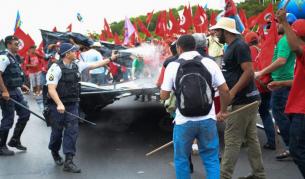 Бразилия: Сълзотворен газ срещу протест на безимотни