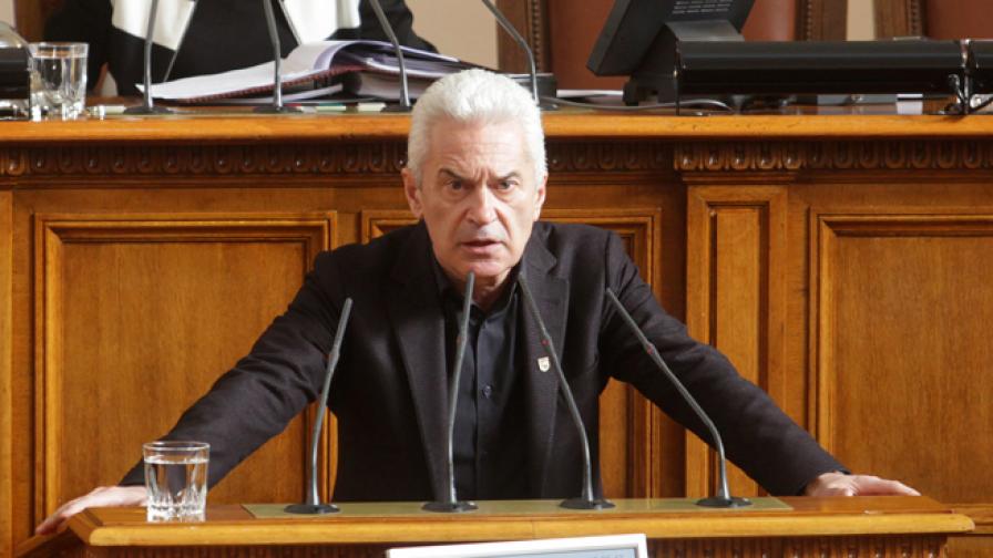 Сидеров заплаши с излизане от парламента