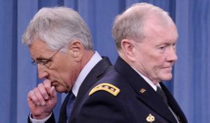 Министърът на отбраната Чък Хейгъл и най-високопоставеният американски военен – председателят на Съвета на началник щабовете ген. Мартин Демпси (на преден план)