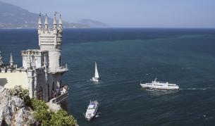 Замъкът Лястовиче гнездо в Крим