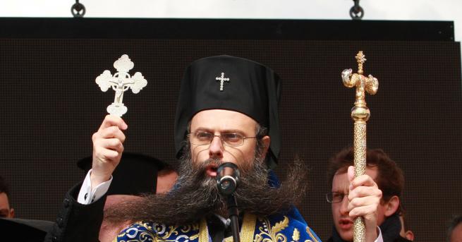 Пловдивският митрополит Николай остро критикува решението на Светия Синод да