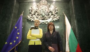 Вера Чочкова (д.) и Теодора Точкова (л.)