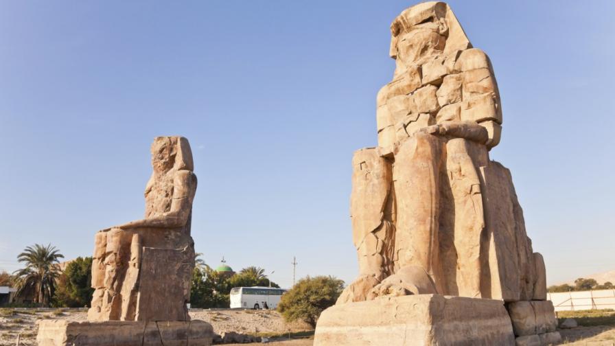 Показаха две нови огромни статуи на Аменхотеп III