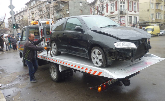 Лек автомобил блъсна четирима на тротоар в София, няма жертви