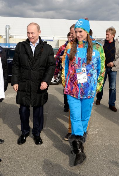 Двукратната олимпийска шампионка в овчарския скок Елена Исинбаева която играе1