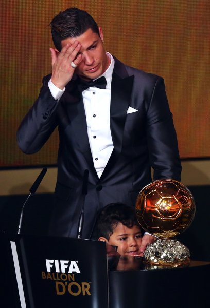 Кристиано Роналдо е носителят на Златната топка за 20131