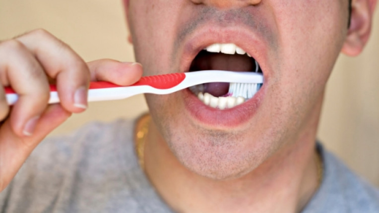 зъби четка уста зъболекар устна хигиена миене