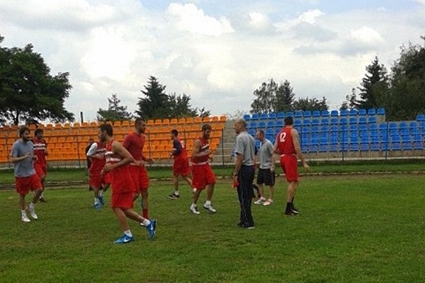 Националите тренират на стадиона в Самоков1