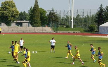 Ботев записа първа победа пред погледа на Сираков и Йовов