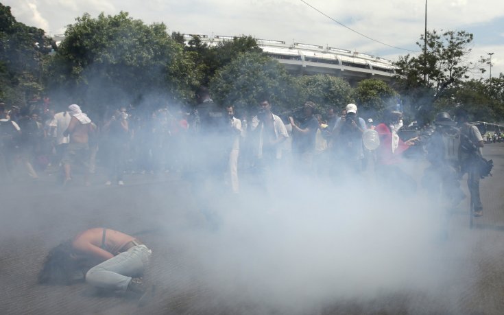 Полицията в Рио прогони протестиращи аборигени от „Маракана“