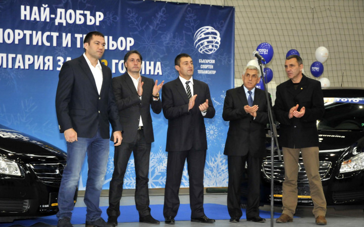 Кобрата подкара нова кола