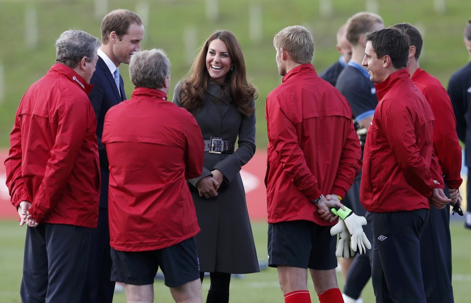 Дукеса Кейт и принц Уилям при английските национали1