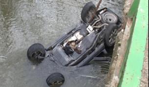 Откриха труп на мъж в джип, потънал в река Чая