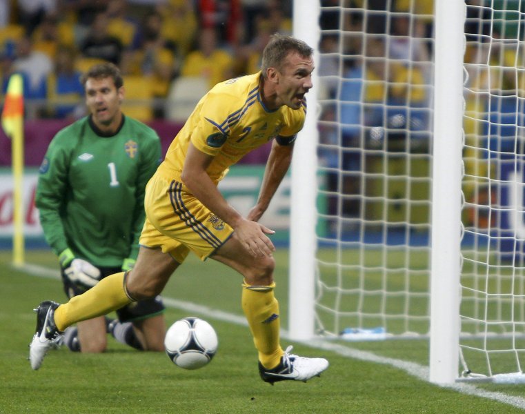 Шева наказа шведите Украйна дебютира с победа на Евро 20121