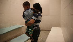 В Мексико намериха 370 деца, изоставени от трафиканти