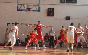 Юноши: Академик би Левски, Овергаз се наложи трудно над Шампион