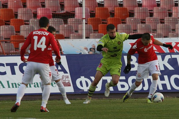 Зику се развихри срещу Миньор 3 гола за румънеца и1
