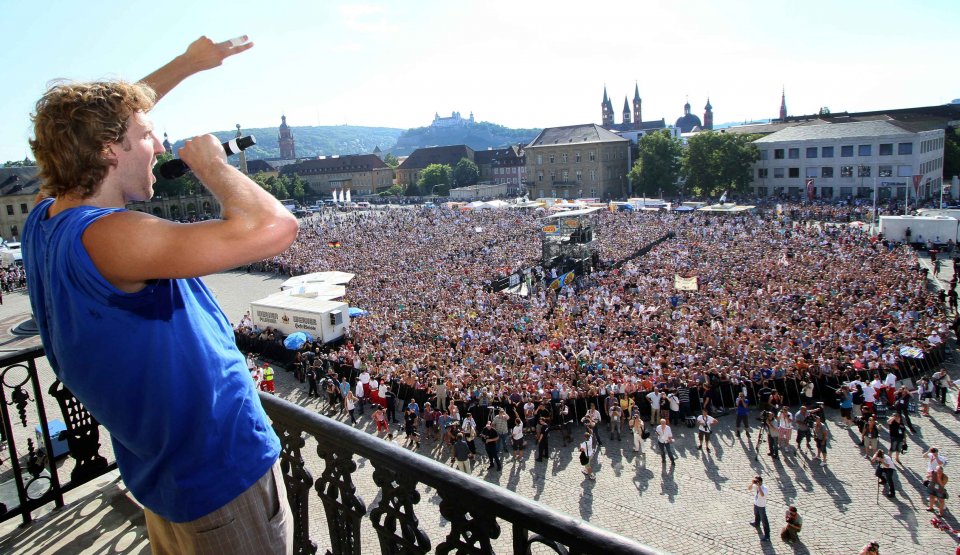 Хиляди посрещнаха шампиона Дирк в родния Вюрцбург1