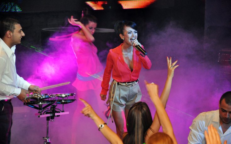 ЦСКА поля купата заедно с Лотар Матеус и фолкдивата Мария