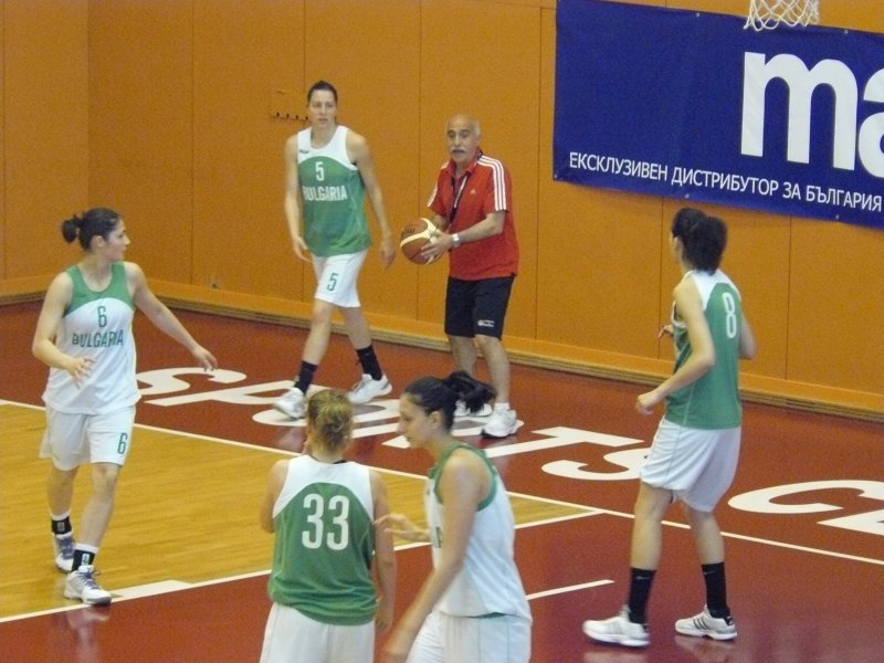 Тежки тренировки за женския баскет тим в Правец1