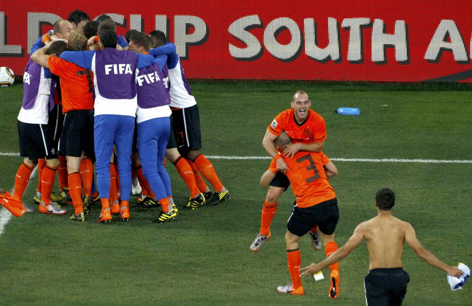 Холандия е на полуфинал Мело закопа Бразилия1