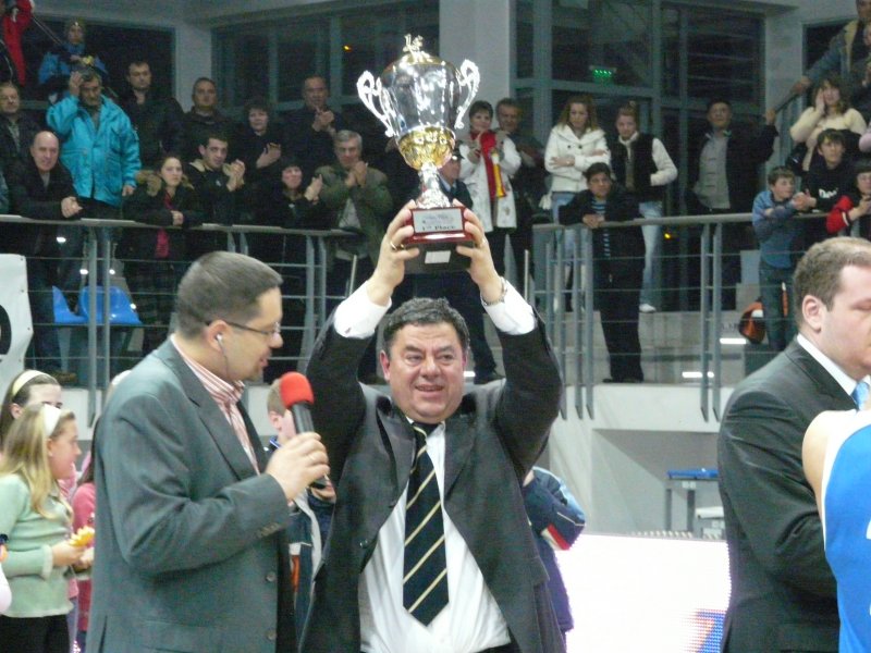 Рилски спортист с купата на Балканската лига1