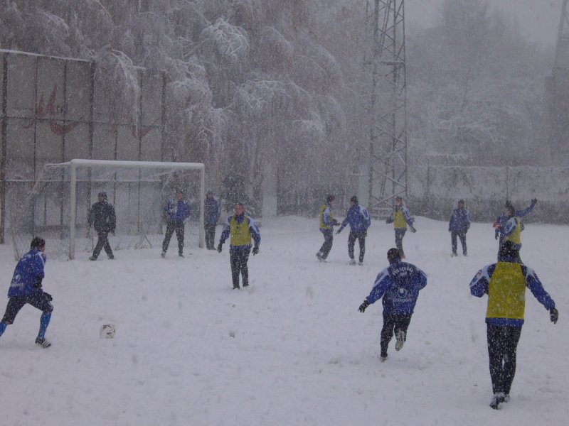 И в студ и в сняг Левски не прекъсна тренировъчния1