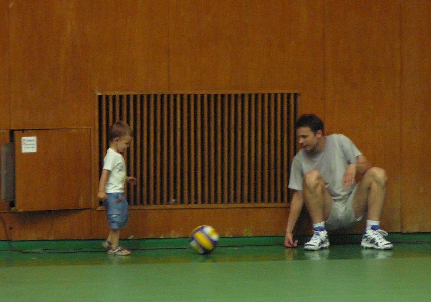 Въпреки умората след контролите Андрей Жеков си поигра със сина1