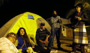 След земетресението от вчера някои чилийци избраха да останат на палатка, вместо да се приберат по домовете си