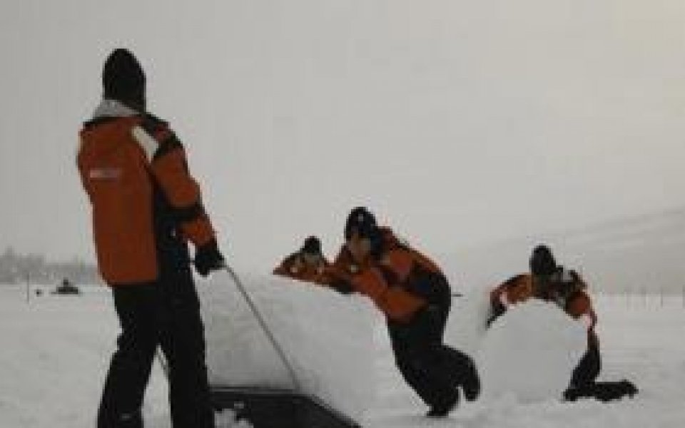 Снежни виелици спират Световното по ски