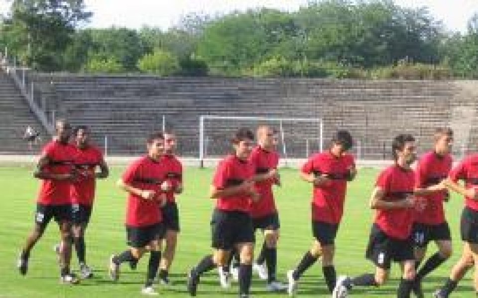 Локо Пловдив тренира без наставника Маринов