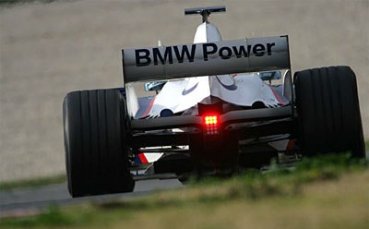 Хайфелд най-бърз във втория ден в Бахрейн