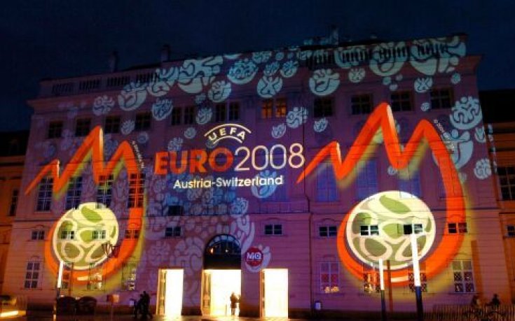 15 000 охраняват Европейското по футбол