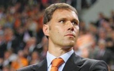 Ван Бастен недоволен от равенството с Румъния
