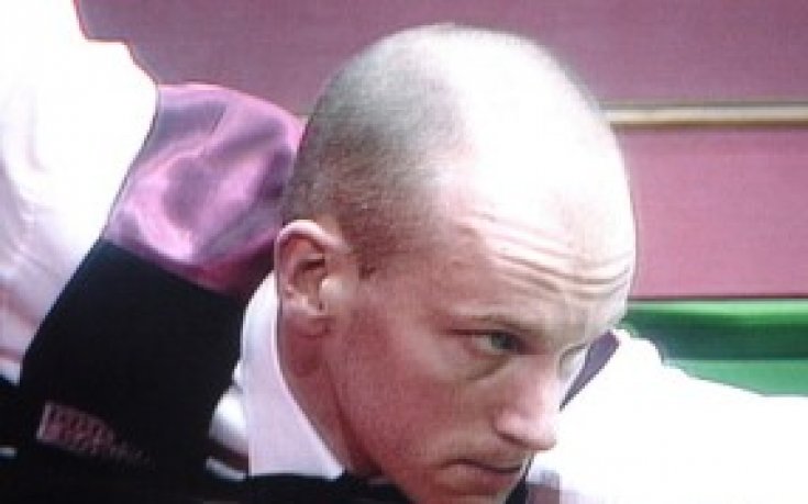 Ебдън и Хамилтън продължават напред