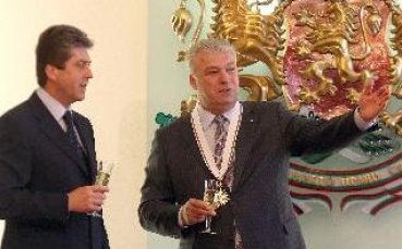 Първанов даде началния удар на мача в чест на Бонев