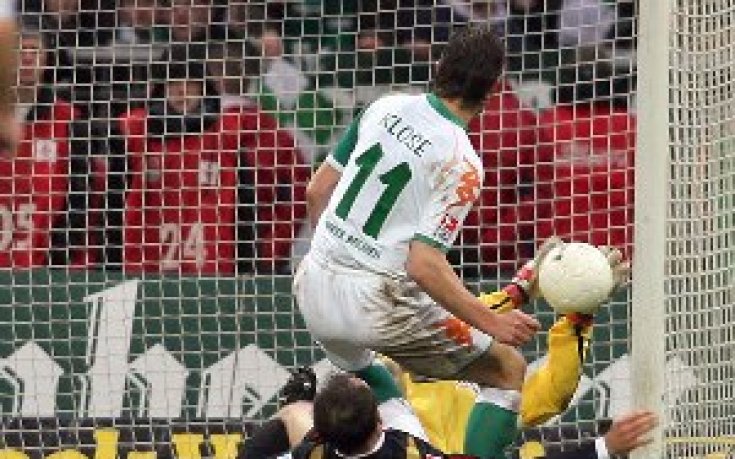 Вердер си утежни ситуацията в Първа Бундеслига