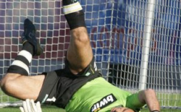 Мили колеги от Билд, кой сега e „Torwart – Trottel!”*