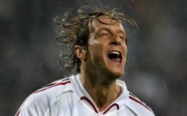 Амброзини остава в Милан до 2010 година