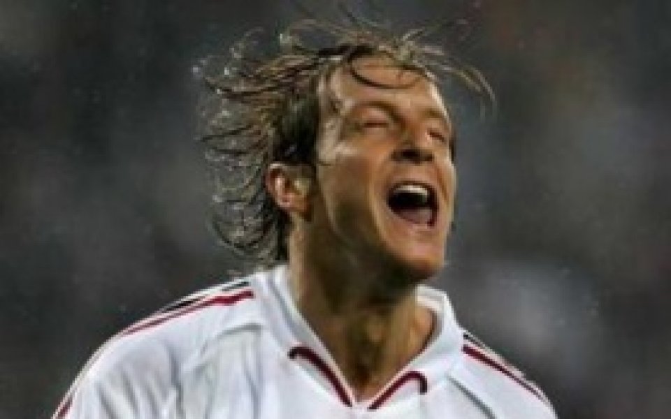 Амброзини остава в Милан до 2010 година